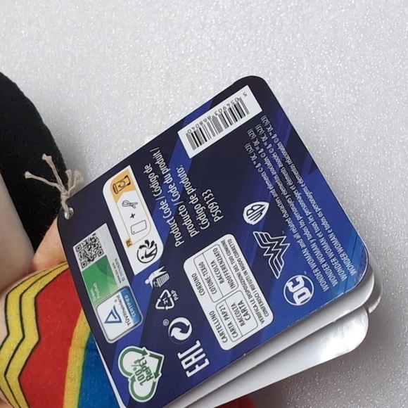 DC Wonder Woman Plush Toy - Picture 4 of 5